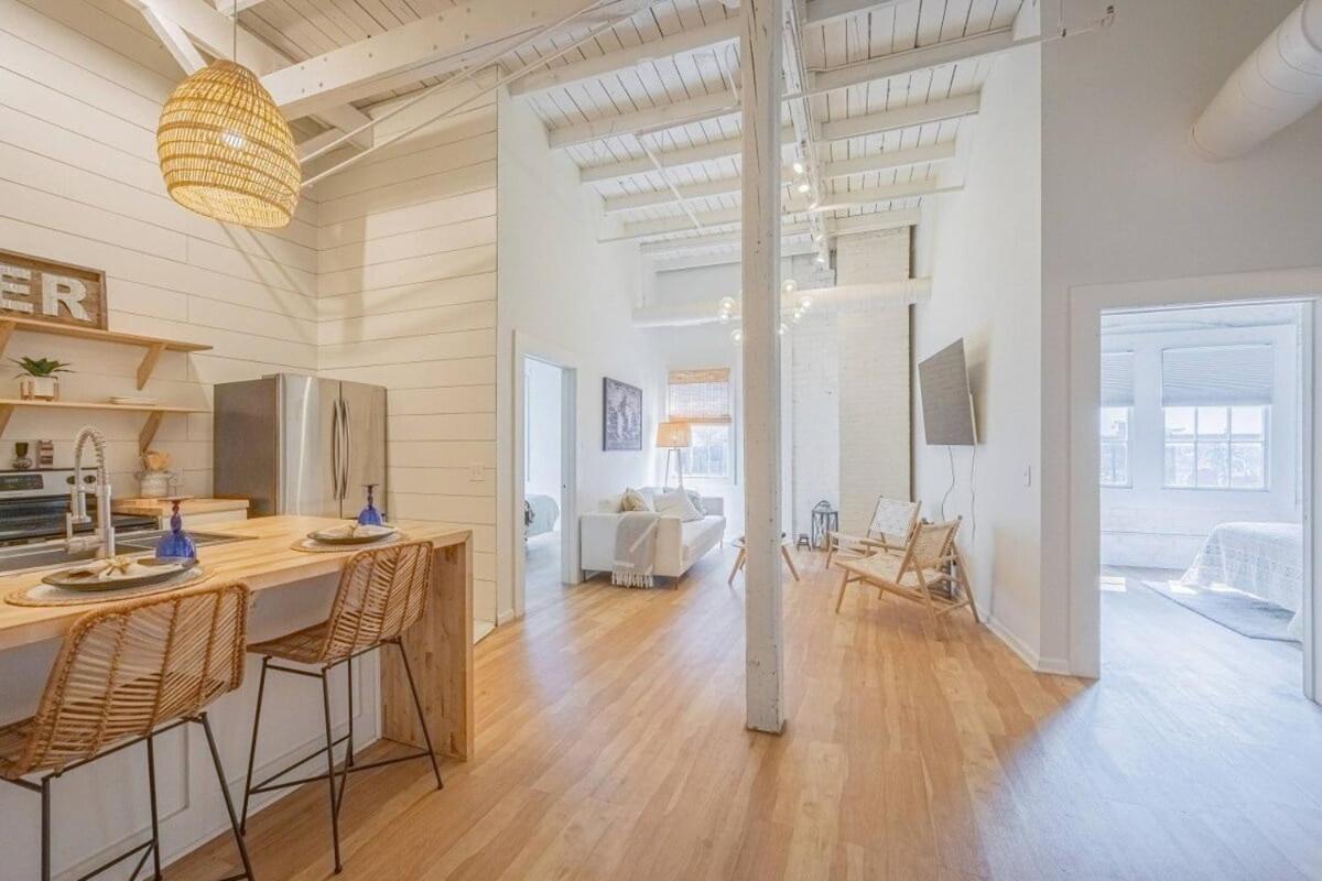 Apartment Darlin' Downtown Dawghouse *