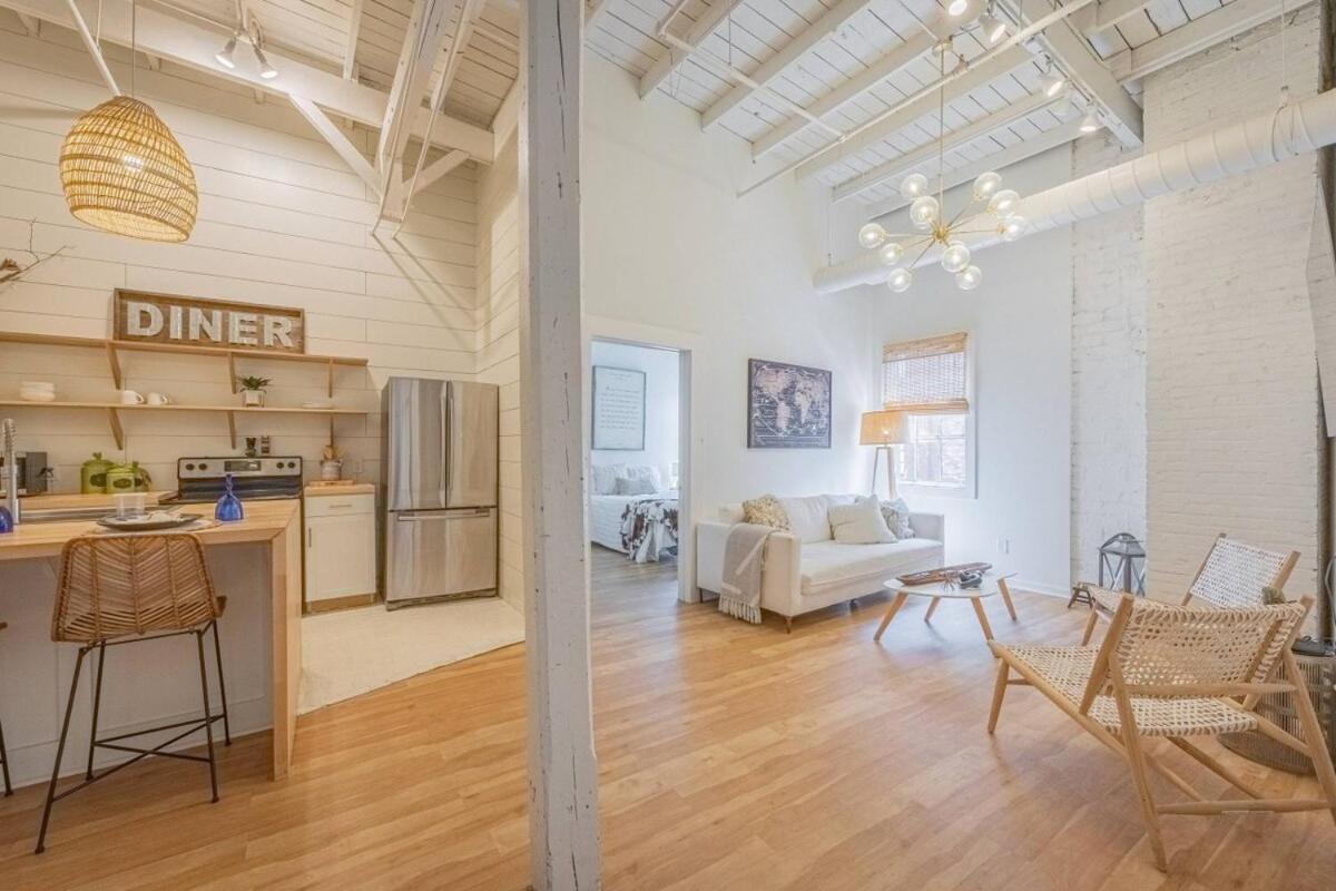 Apartment Darlin' Downtown Dawghouse